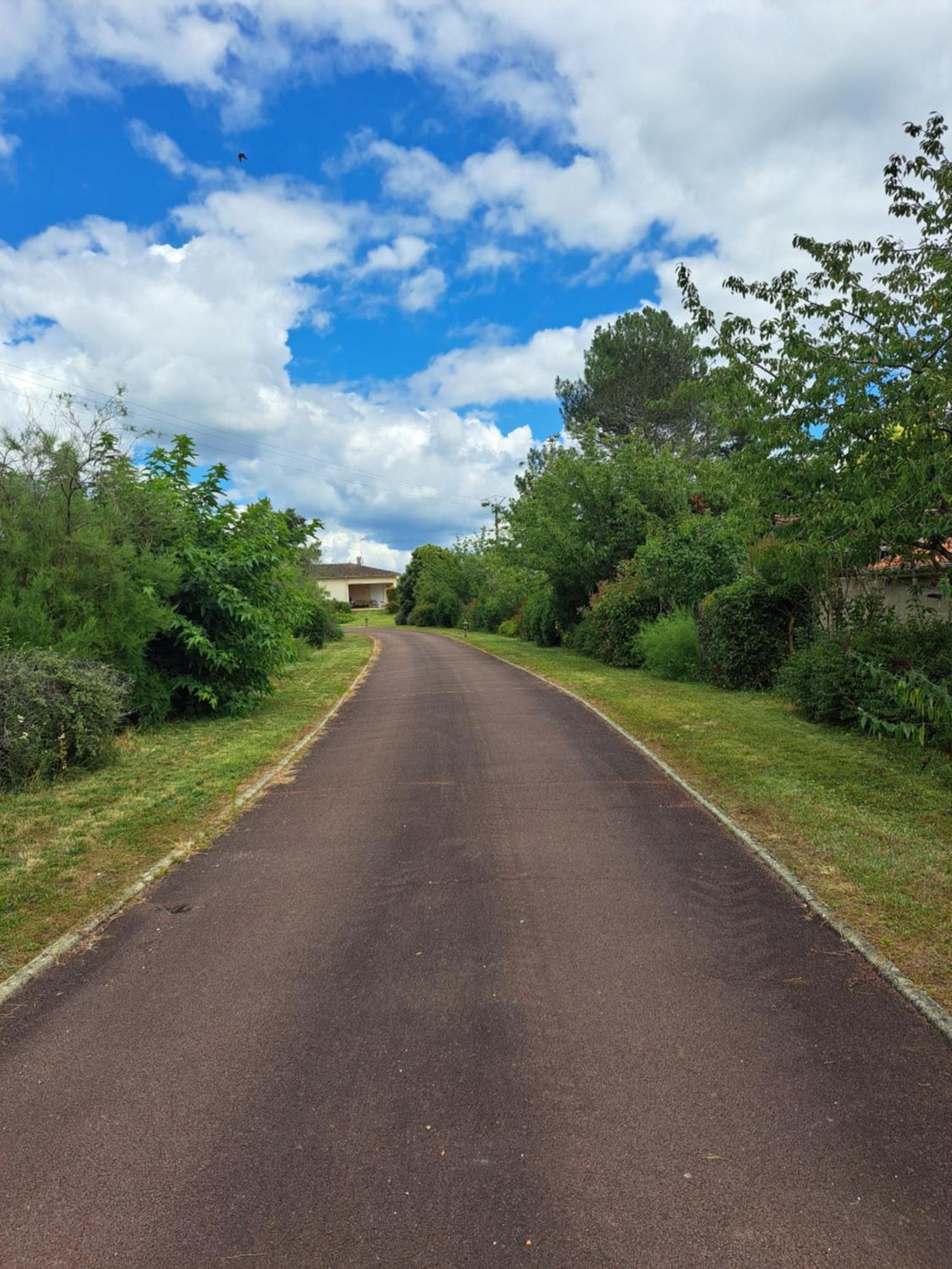 Vila A La Source Saint-Medard-de-Guizieres Exteriér fotografie